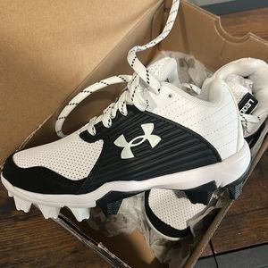 Boys Under Armour baseball cleats